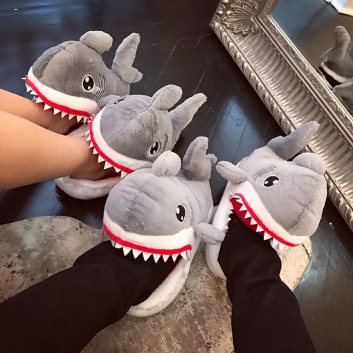 鲨鱼拖鞋