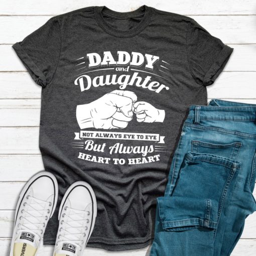 Papa- und Baby-Tochter-Shirts