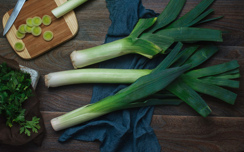 Como é que se diz isto em Coreano? I am vegetarian. I don't eat onion,  garlic, shallot, green onion and leek.