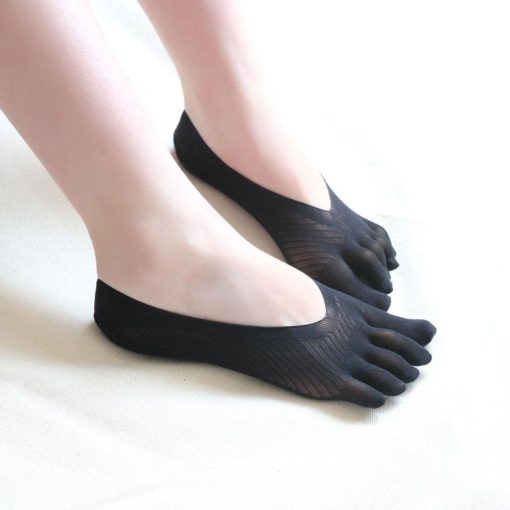 Halkfria sockor med fem fingrar som andas
