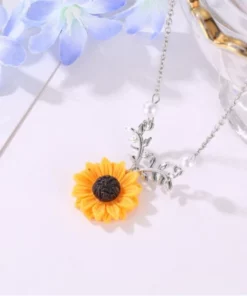 Zinc Alloy Sunflower Pendant Necklace With Leaves