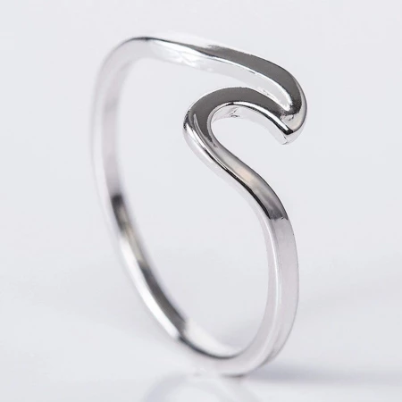 Minimalistický prsteň s oceánskou vlnou
