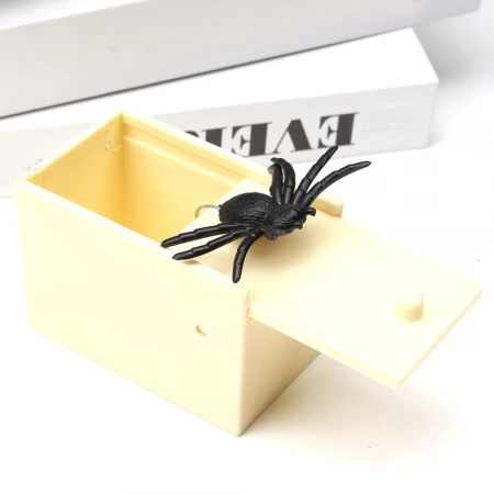 Spider ປອມໃນກ່ອງຂອງຂວັນ Prank Surprise