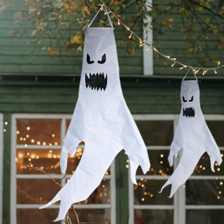 Hantu Terbang Halloween yang Menakutkan