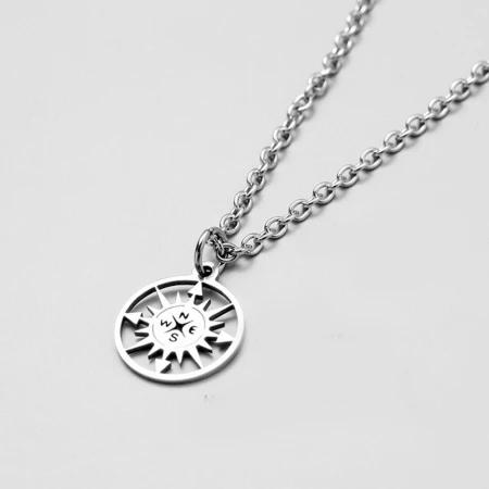 Сребрна компас огрлица за жене и мушкарце