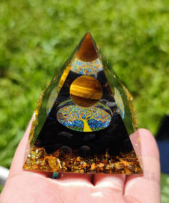 Creative Natural Crystal Universe Energy Pyramid