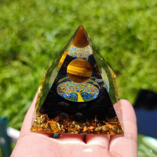 Piramid Tenaga Alam Semesta Kristal Asli yang Kreatif
