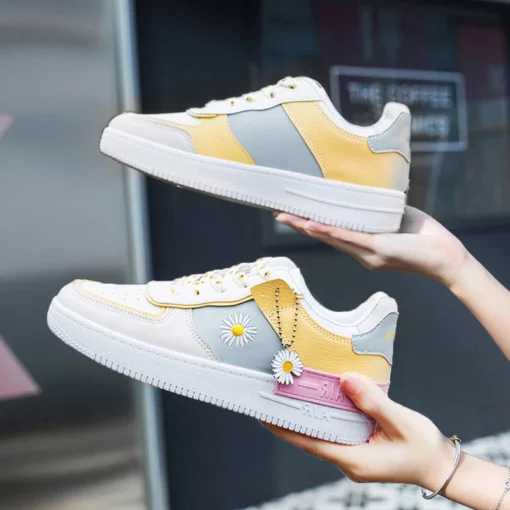 Korean Fashion Sweet Little Daisy Sneakers