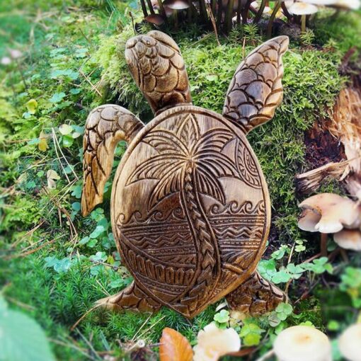 Scultura in legno di tartaruga hawaiana