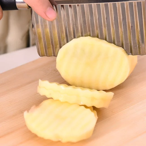 Kartof qırışları kəsilmiş bıçaq