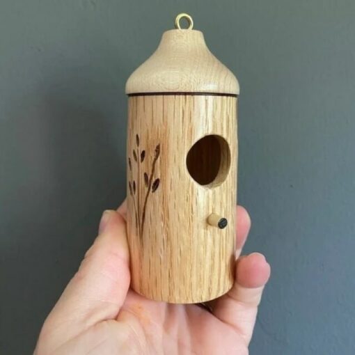 Fából készült kolibri ház