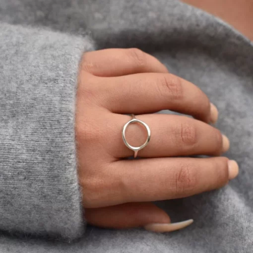 Egyszerű tervezésű körgyűrű