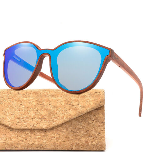 Sunčane naočale s drvenim okvirom