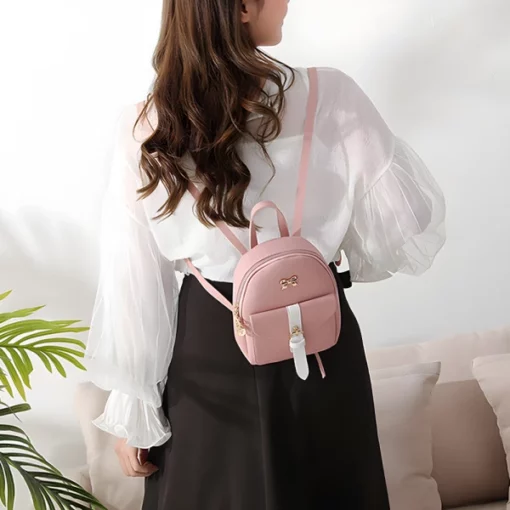 Prekrasan mini ružičasti kožni ruksak