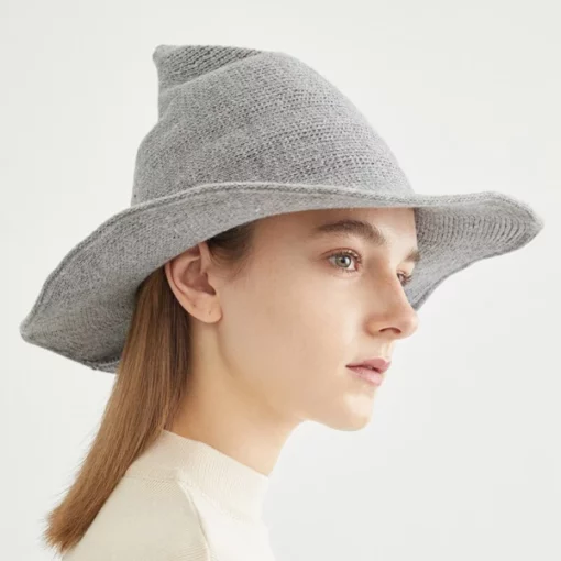 Լայն եզրով ժամանակակից կախարդի գլխարկ