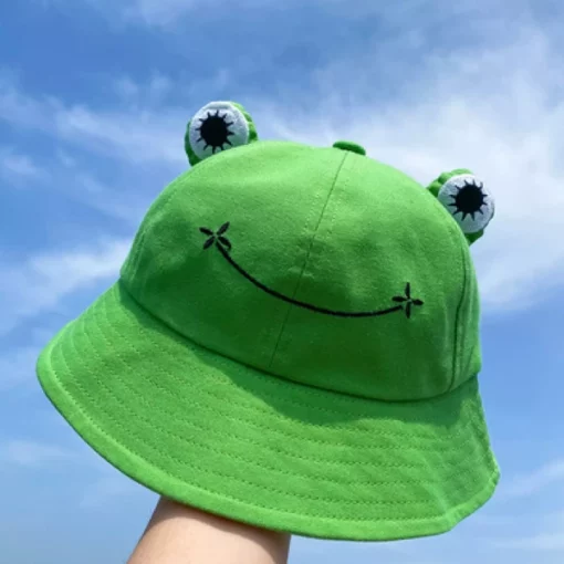 Симпатична шапка со кофа со жаба