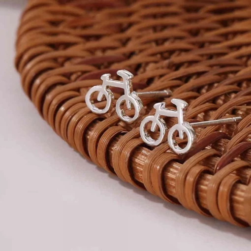 Makinis na Silver Bicycle Earrings