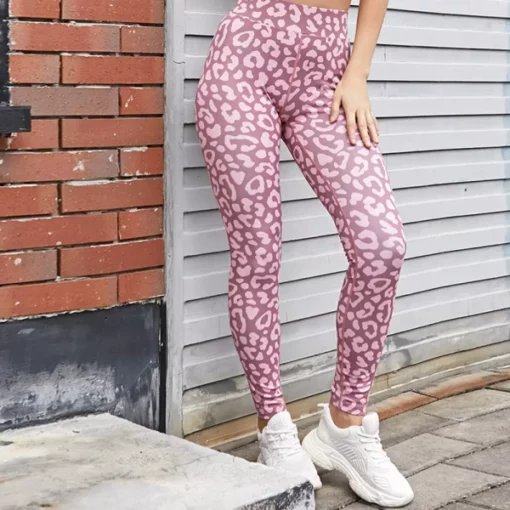 Lyse rosa leggings med leopardmønster