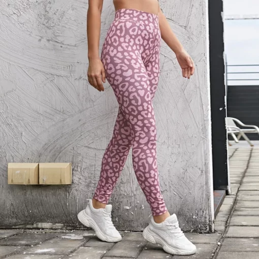 Lyserøde leggings med leopardprint