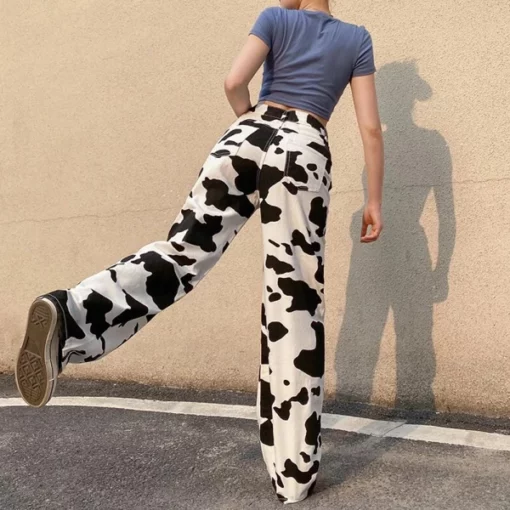 Винтажные джинсы с высокой талией и коровьим принтом