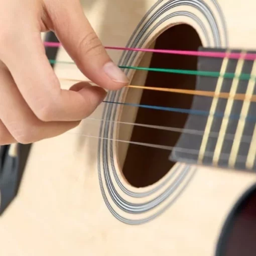 Viacfarebné struny pre akustickú gitaru