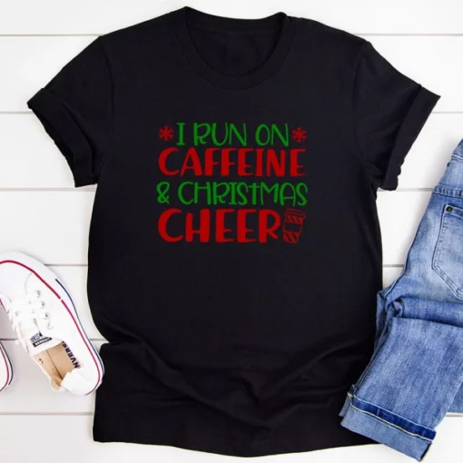 Kafein ve Noel Cheer Tişörtünde Koşuyorum