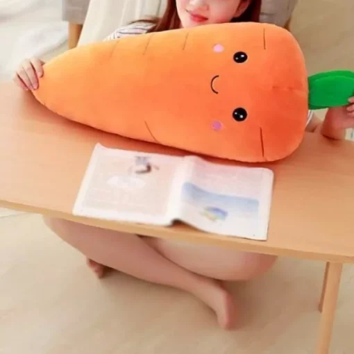 Almohada linda del juguete de la felpa de la zanahoria