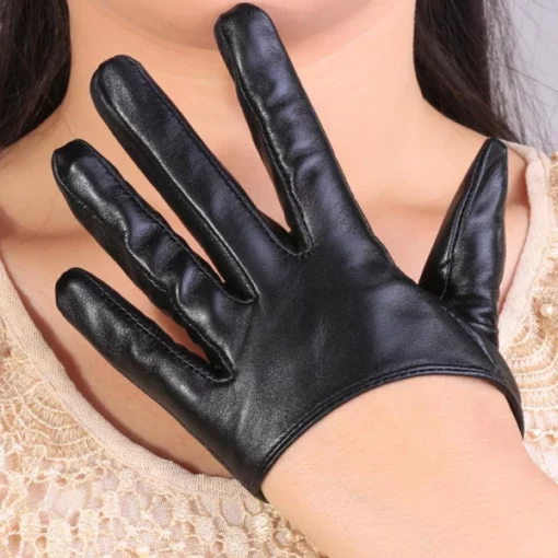 Модни дамски ръкавици с половин палма