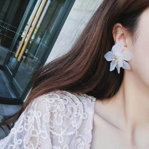 Acrylic Flower Earrings Para sa Earthy Vibes