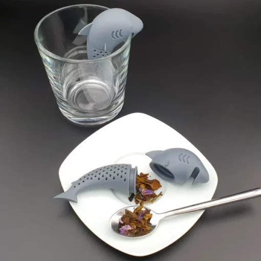 Силиконски цедалка за чај во облик на ајкула