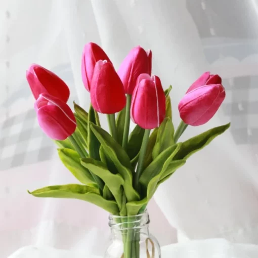Lažni tulipani, ki izgledajo kot pravi