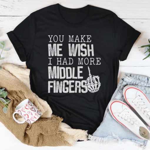Ме тераш да посакам да имам повеќе маички со средни прсти