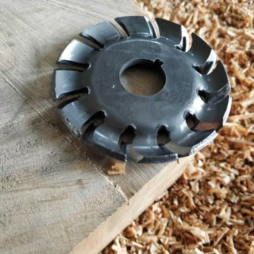 12 diskov za rezanje lesa z zobmi