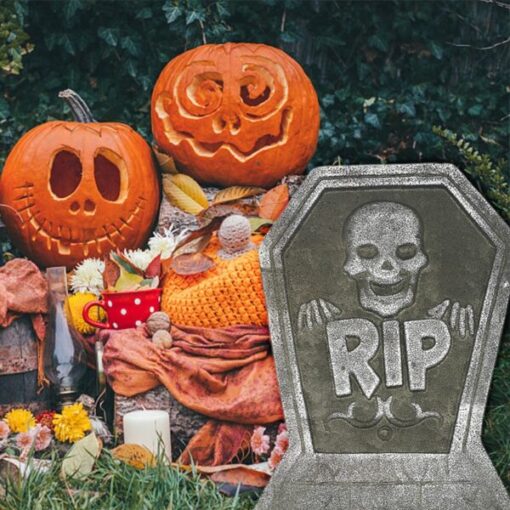Piatră funerară de Halloween cu schelet din spumă
