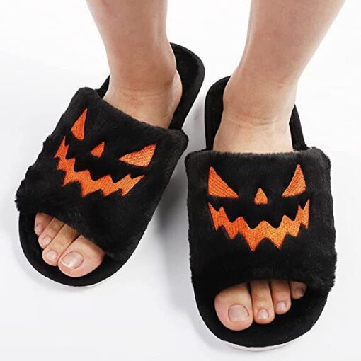 Меки страшни тиквени чехли за Хелоуин