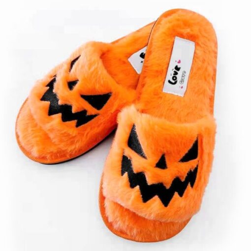 Меки страшни тиквени чехли за Хелоуин