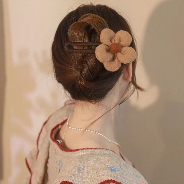 Fashion New Plush Flower Clip - Image 2