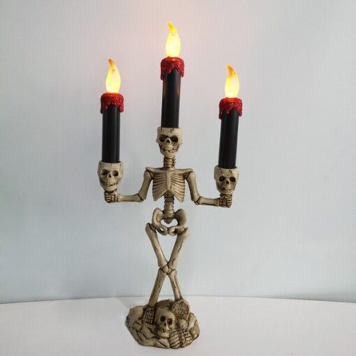 Scheletro spaventoso a lume di candela di Halloween