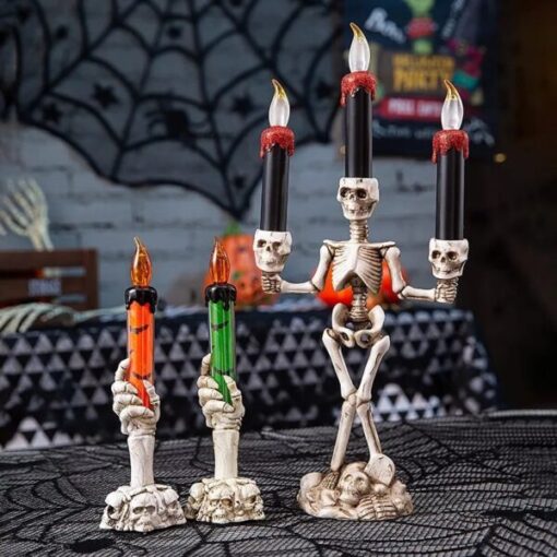 Scheletro spaventoso a lume di candela di Halloween