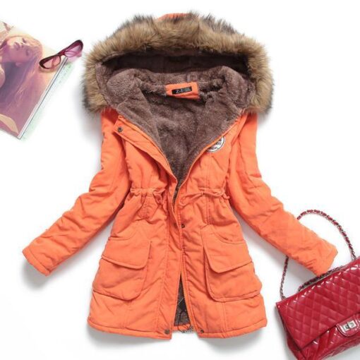 Женски зимски палта со качулка
