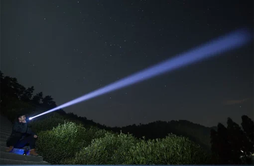 LED အားပြန်သွင်းနိုင်သော Tactical လေဆာဓာတ်မီး 90000 မြင့်မားသော Lumens